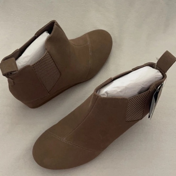 TOMS Kayley Taupe Grey Suede Boot - Picture 6 of 16